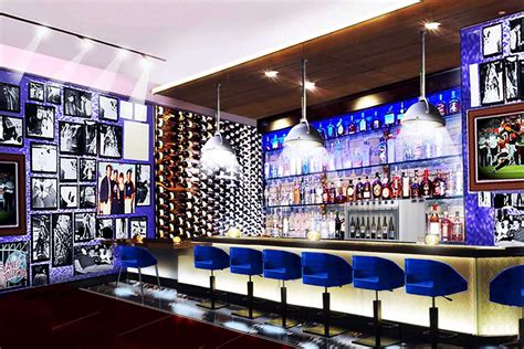 Cafe Hollywood .